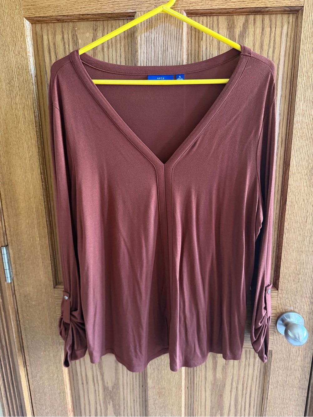 New Apt. 9 Women's Xl Rust Brown V-Neck Long-Sleeve Top